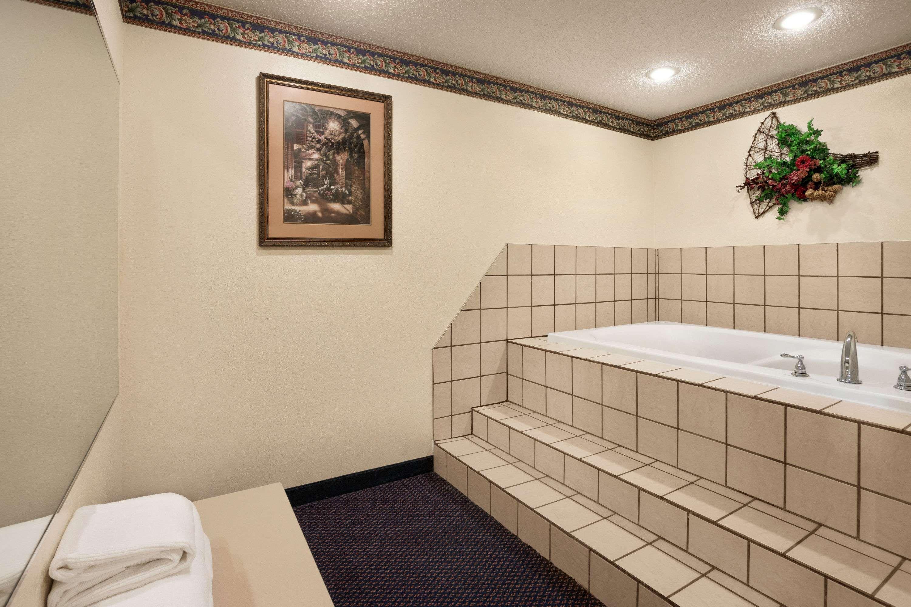 Travelodge By Wyndham Fort Scott Екстер'єр фото