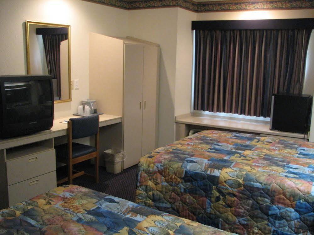 Travelodge By Wyndham Fort Scott Екстер'єр фото
