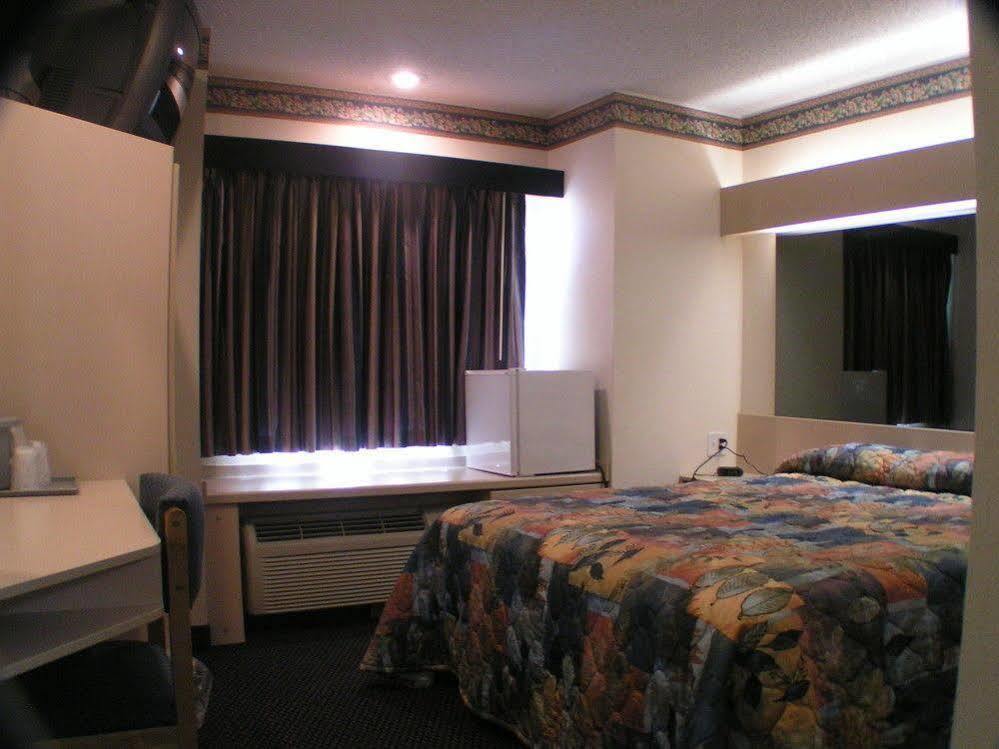 Travelodge By Wyndham Fort Scott Екстер'єр фото