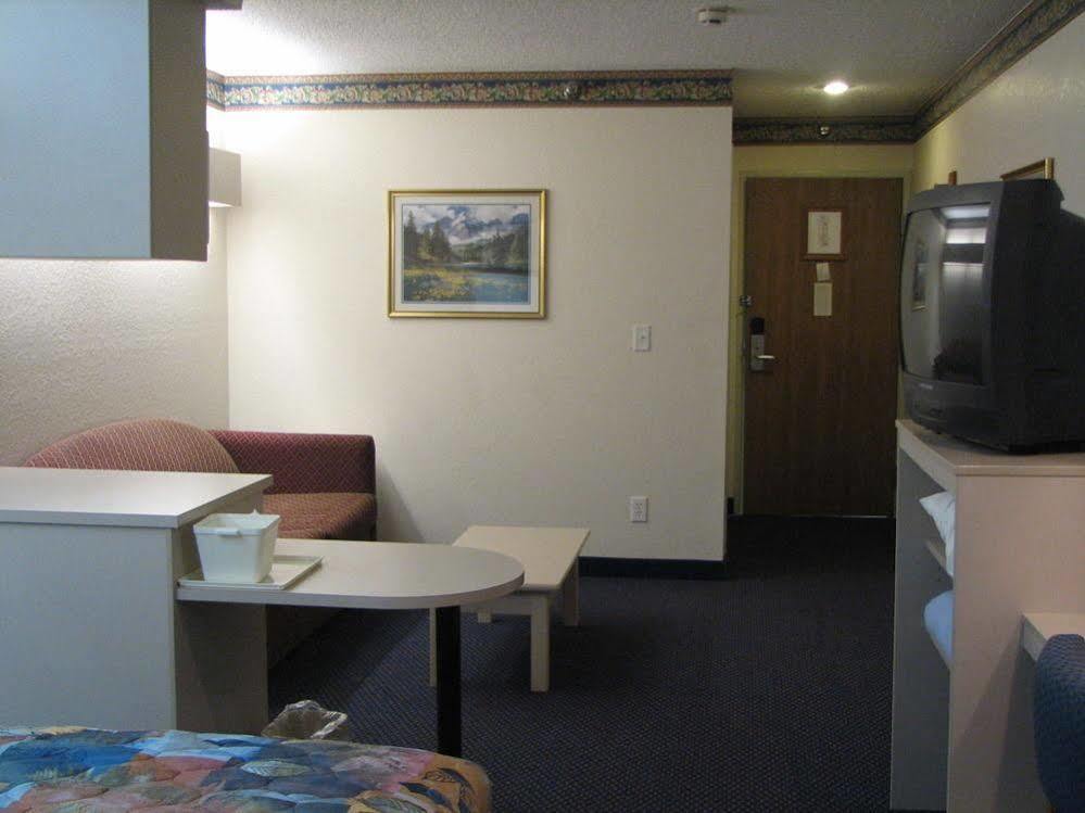 Travelodge By Wyndham Fort Scott Екстер'єр фото