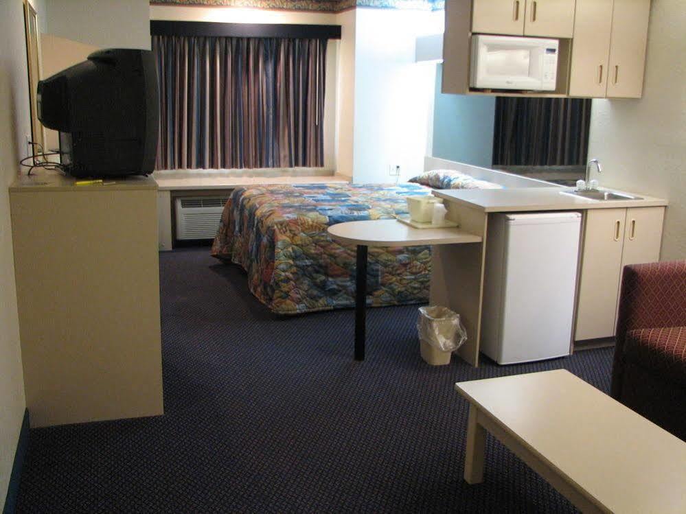Travelodge By Wyndham Fort Scott Екстер'єр фото