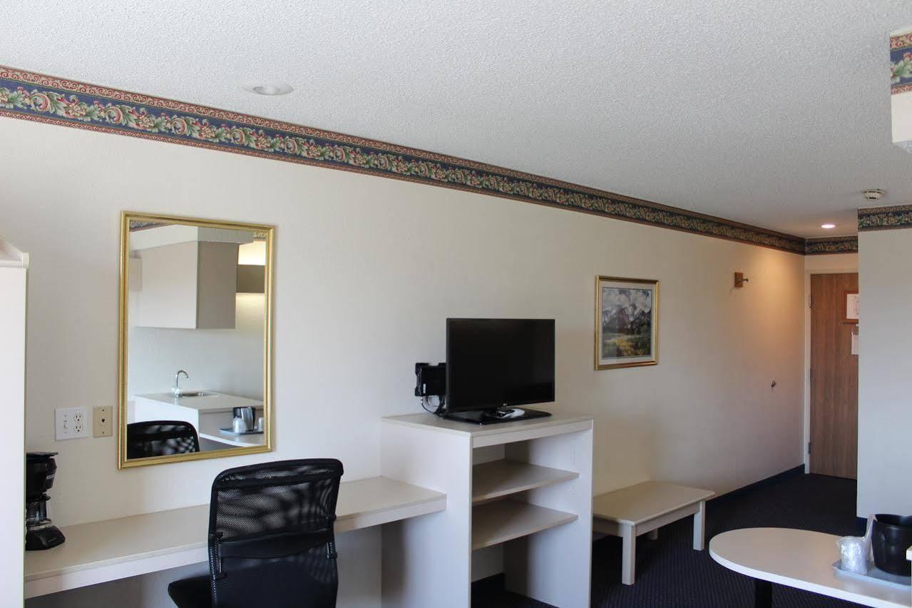 Travelodge By Wyndham Fort Scott Екстер'єр фото