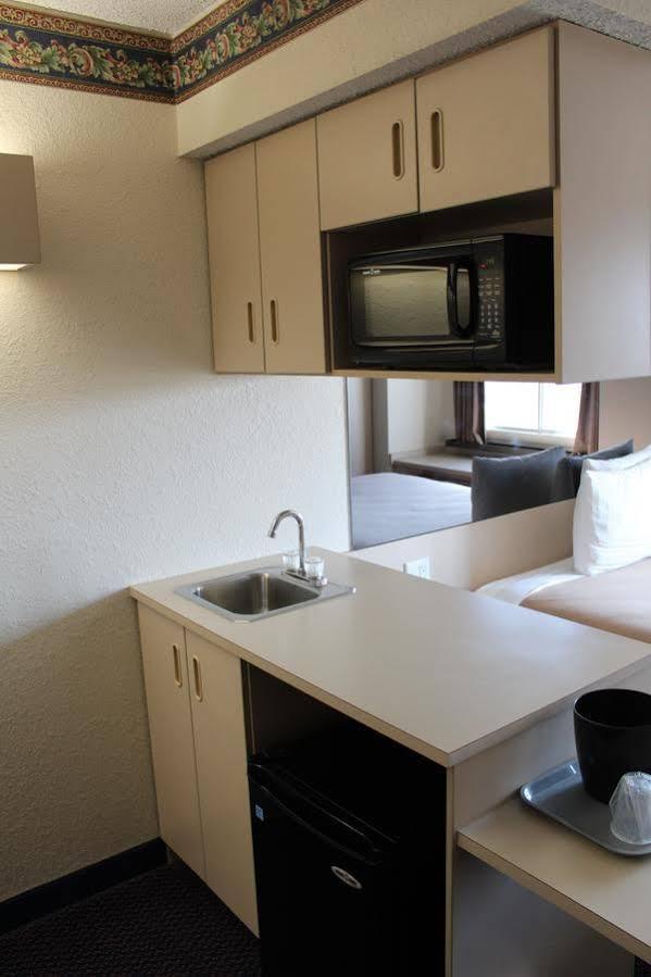 Travelodge By Wyndham Fort Scott Екстер'єр фото